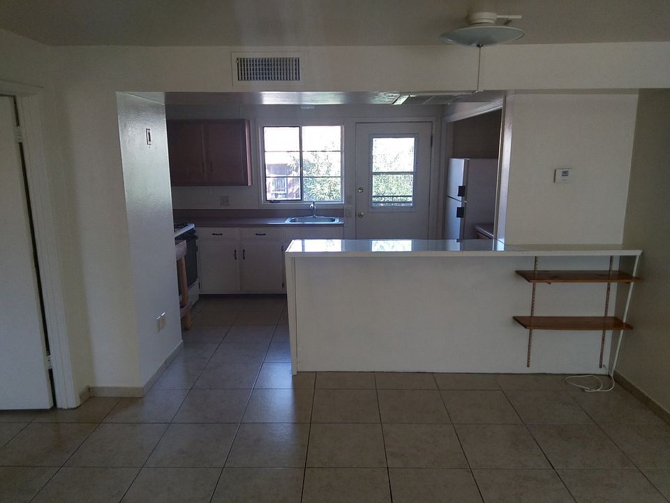 2nd image of 471 S La Canada Dr