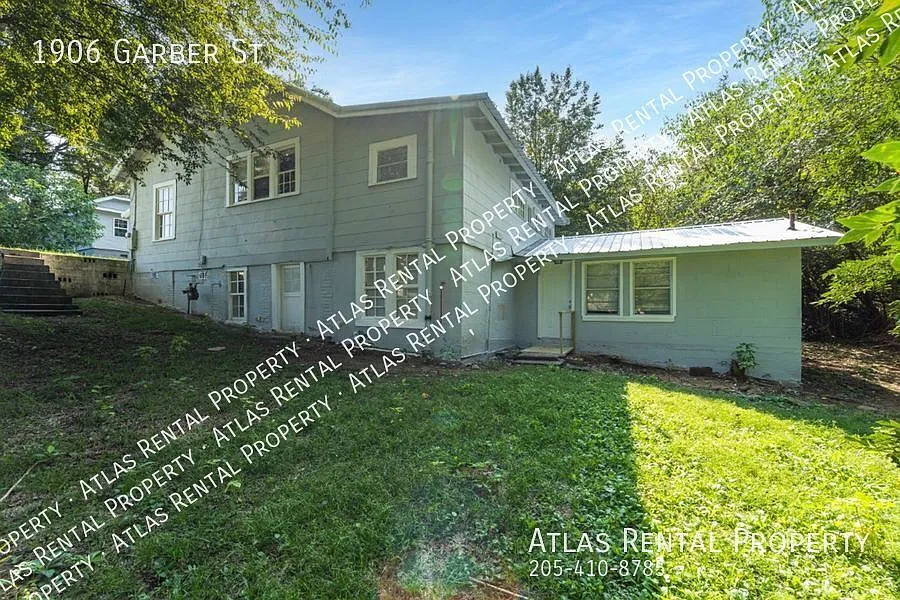 Now Accepting Section 8 Vouchers! Move in Ready 5br/2ba home! — Photo 3
