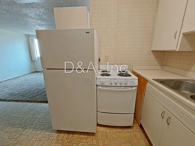 427 SW 9th St — Photo 3