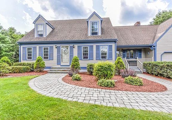 2nd image of 12 Green Lot Cir