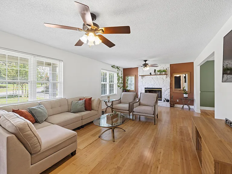 8410 Smoketree Cir — Photo 4