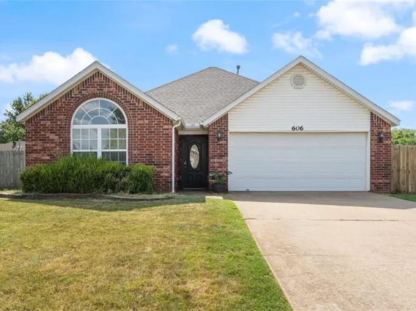 606 Emerald St, Lowell, AR 72745