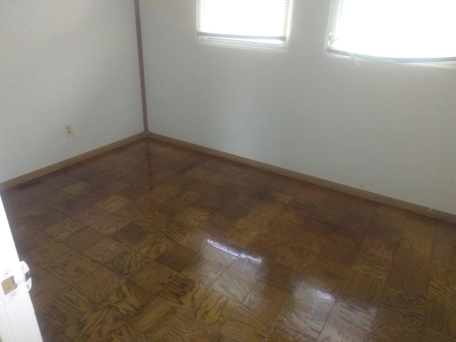 3 bed, 960 sqft, $1,200 — Photo 4