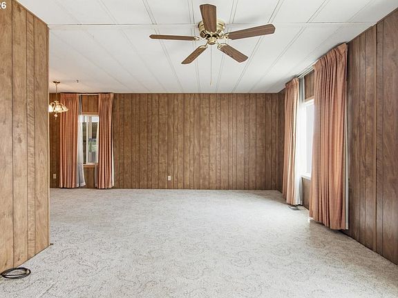 4th image of 5422 Portland Rd NE Unit 104