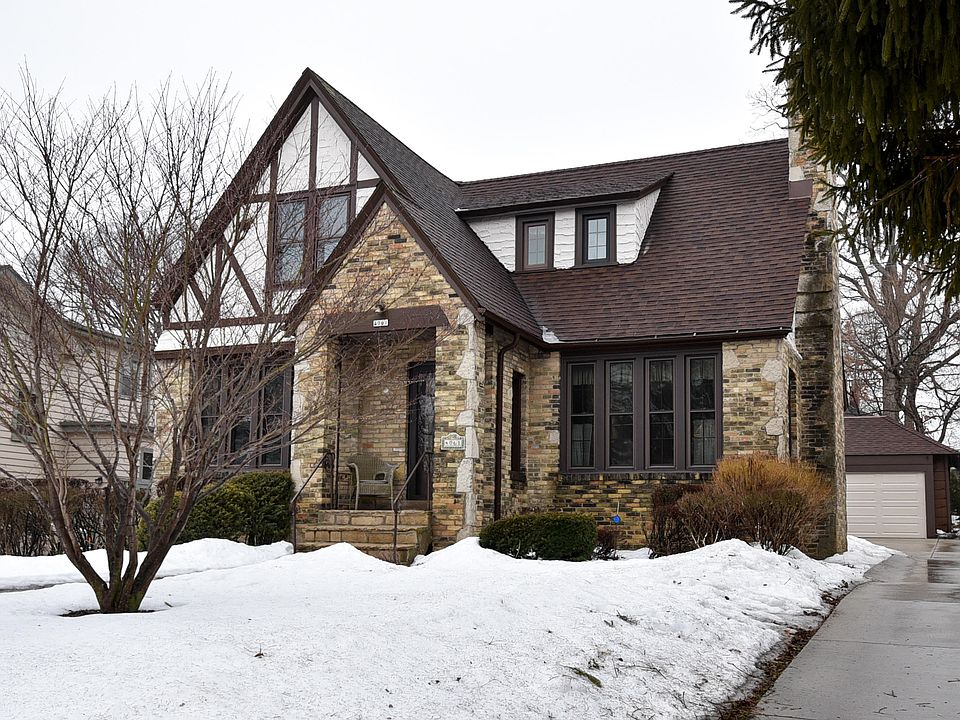 1st image of 4061 N Farwell Ave