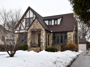 4061 N Farwell Ave, Shorewood, WI 53211
