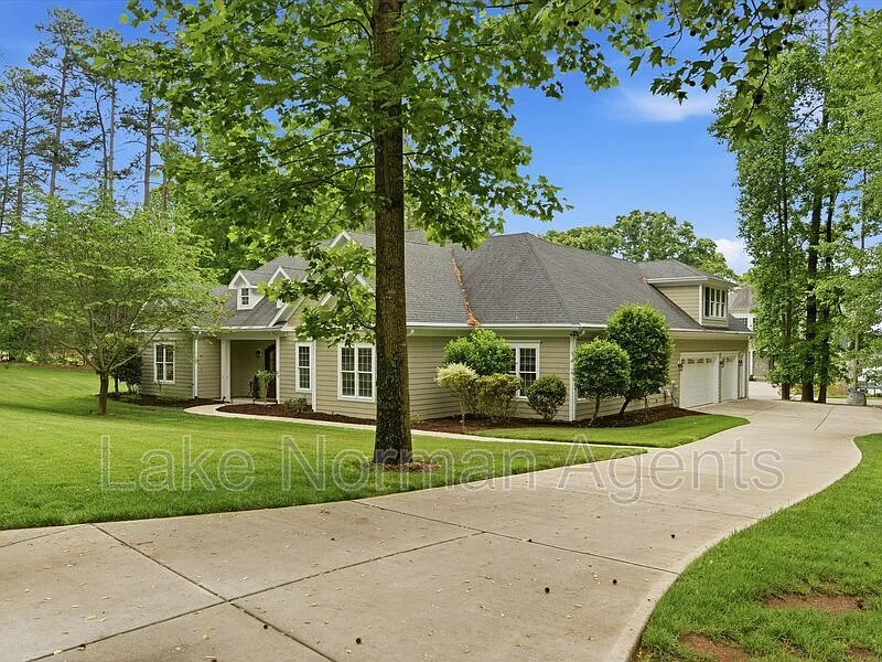 4 bed, 3.5 bath, 3861 sqft, $5,500 — Photo 4
