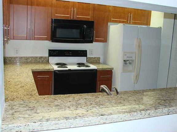 5th image of 1001 SW 141st Ave #302K