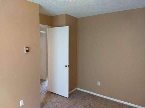 3rd image of 1376 Riverbend Dr