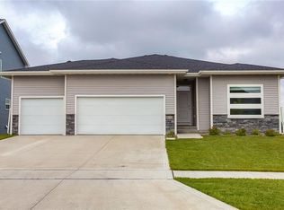 610 NE Badger Ln, Waukee, IA 50263