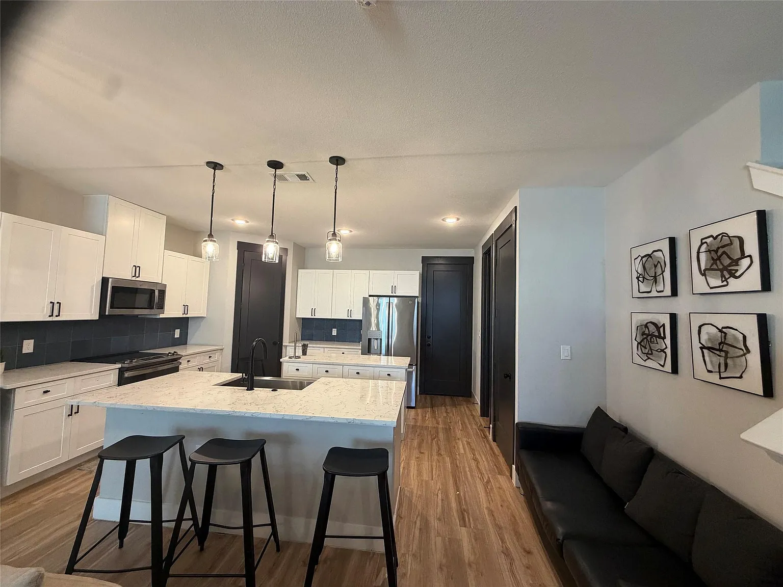 4 bed, 3.5 bath, 1944 sqft, $2,500 — Photo 3