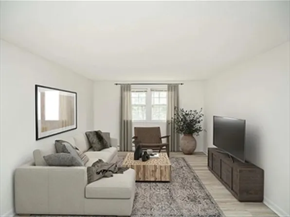 103 S Policy St #10, Salem, NH 03079