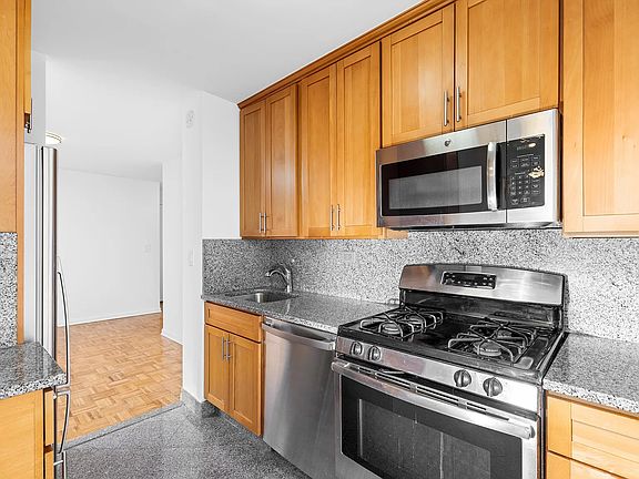 3rd image of 201 E 17th St #5B