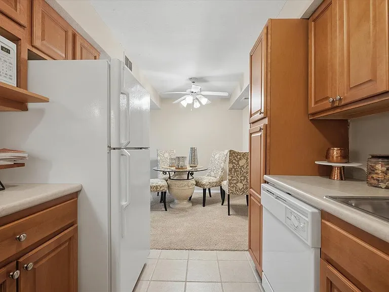 Beau Jardin Apartments — Photo 9