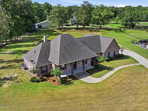 5th image of 318 Longwood Ct