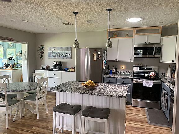 4th image of 433 Gloucester Blvd