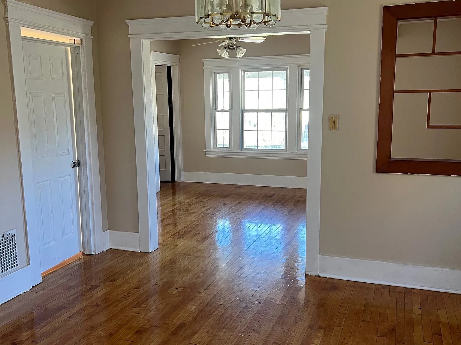 535 Richmond Avenue - Unit 1 — Photo 4