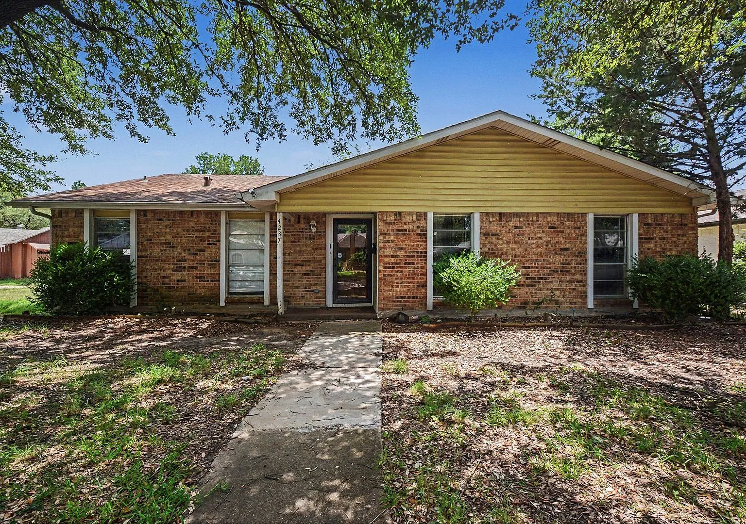 Beautifully Crafted 3-2-2 in Garland! — Photo 3