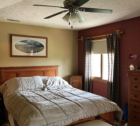 Master Bedroom w/walk in closet