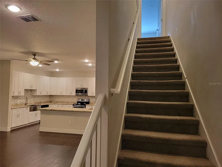 1212 S Bumby Ave — Photo 14