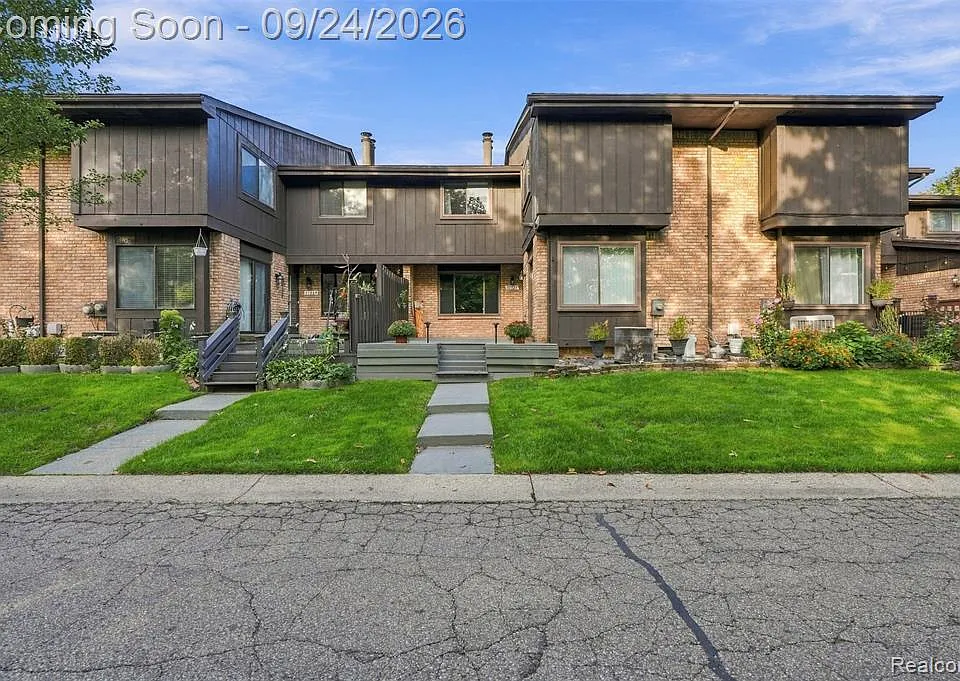 37327 Golfview Dr