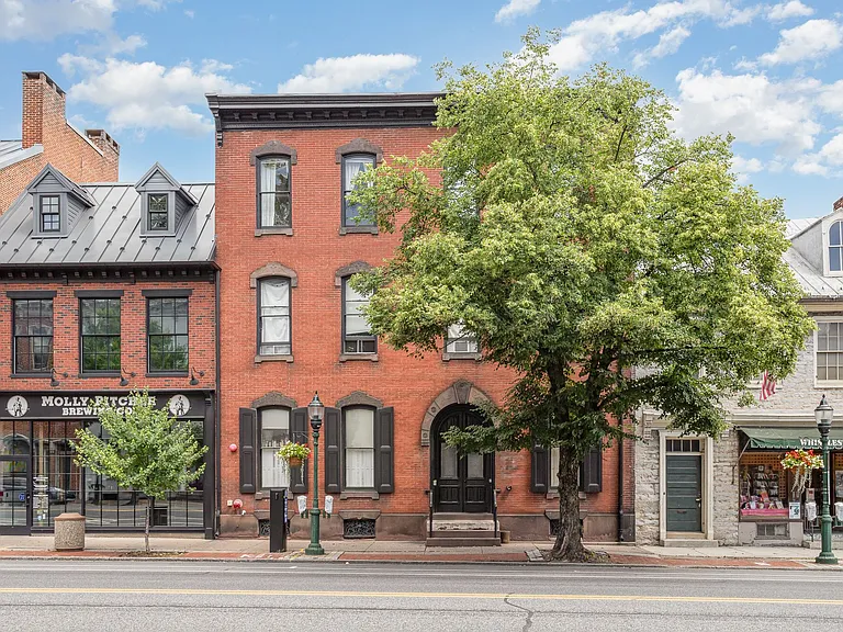 133 W High St — Photo 2