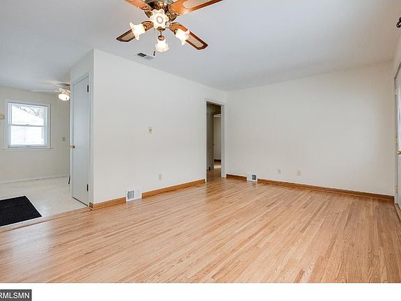 5th image of 3123 Lincoln St NE