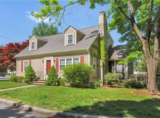 39 Greaton Dr, Providence, RI 02906