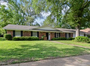 1383 Riverwood Dr, Jackson, MS