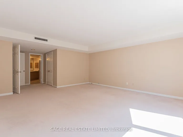 25 George St S #302 — Photo 22