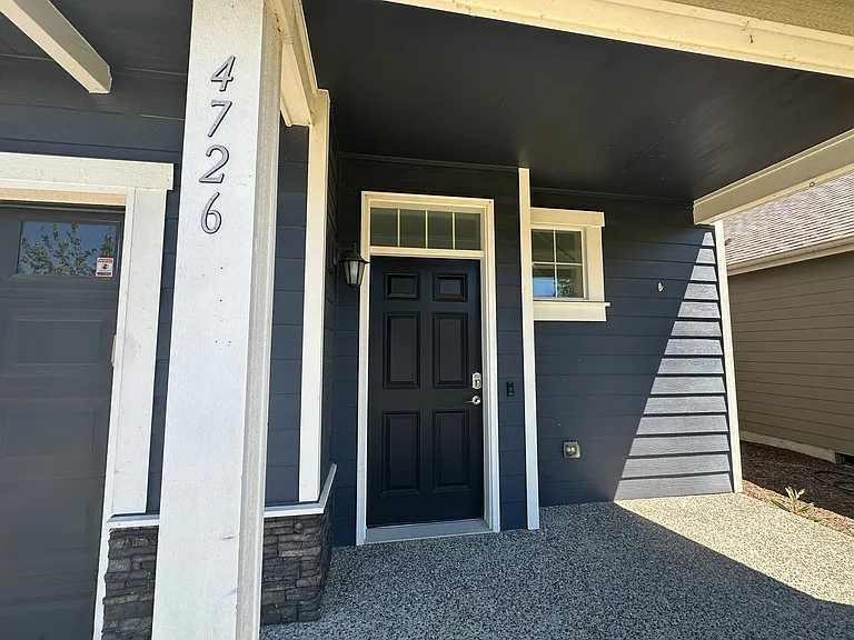 4726 Hadley St — Photo 2