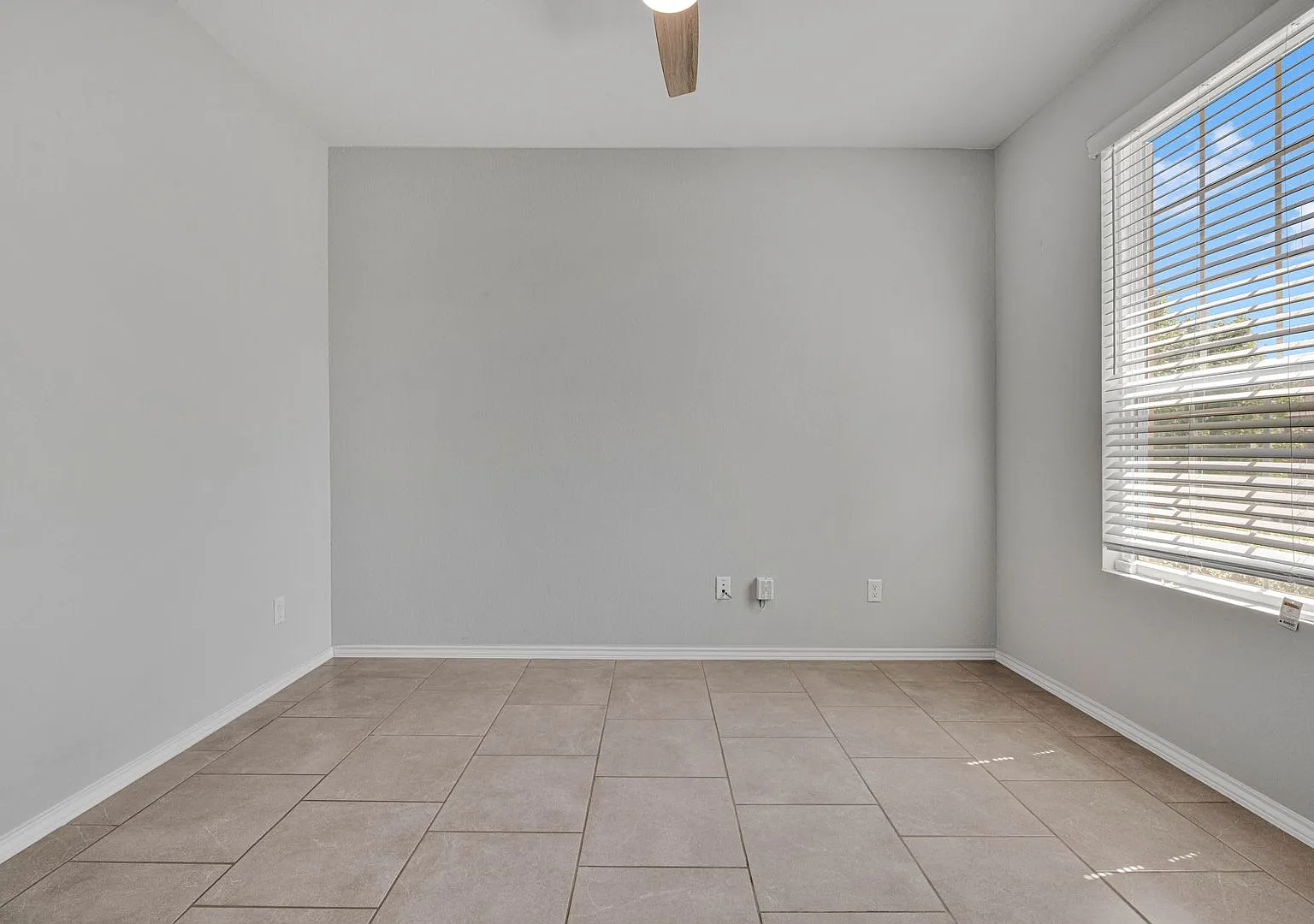 Charming 3 Bedroom 2 Bathroom + Office Home in Arcadia Ridge! — Photo 3