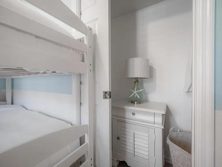 4210 W Roland St — Photo 16