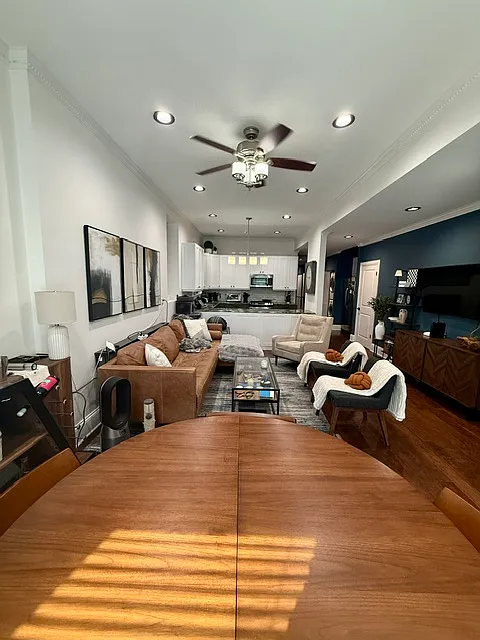 3 bed, 2.5 bath, 1800 sqft, $5,000 — Photo 3