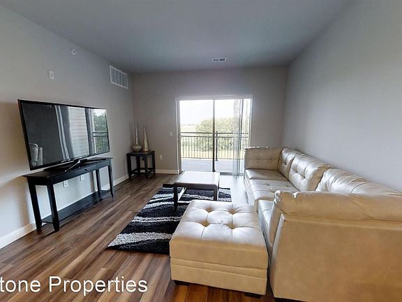 4th image of 1601 Hoel Ave #209