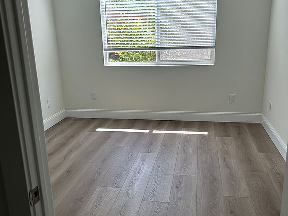 5th image of 3241 Goldridge Ct #2