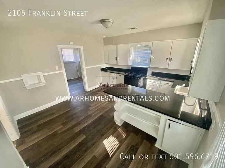 2105 Franklin St — Photo 14