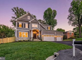 2335 Dale Dr, Falls Church, VA 22043
