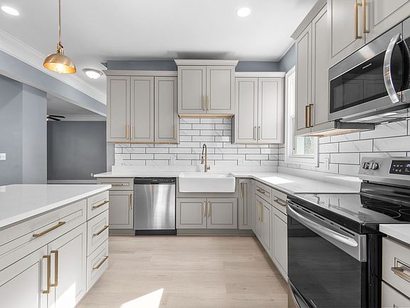 4th image of 806 W 34th St