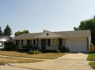 3218 S Auburn Dr, Saginaw, MI 48601