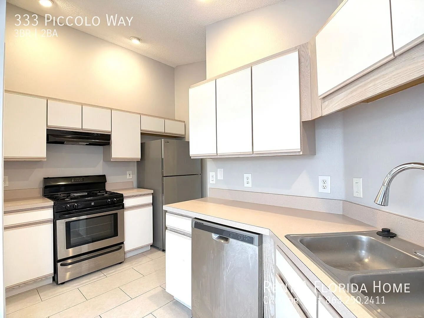 Fresh Interior Paint! Fully fenced backyard! Pet Friendly! — Photo 4