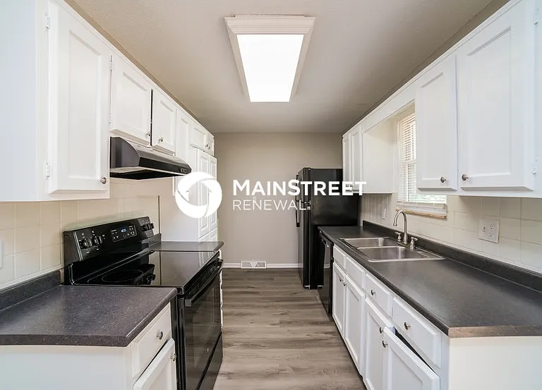 102 N Charlotte St — Photo 6