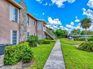 221 Cypress Way E APT 106, Naples, FL 34110