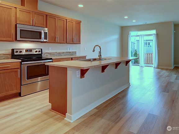 5th image of 11525 175th Street E