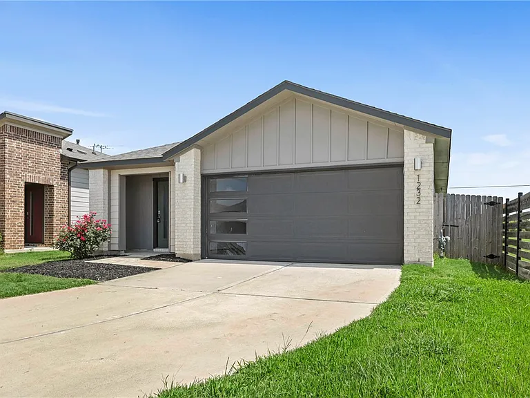 1232 Amistad Loop — Photo 2