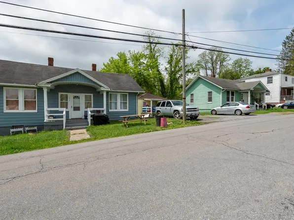 406 1st St, Marion, VA 24354