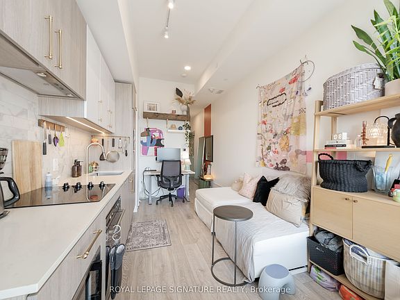 5th image of 2020 Bathurst St #929