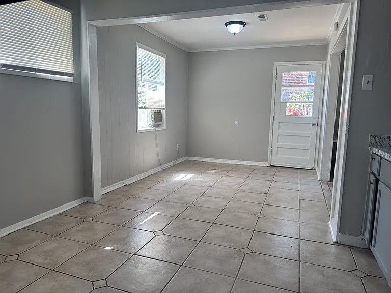 1770 Sugarloaf St — Photo 3
