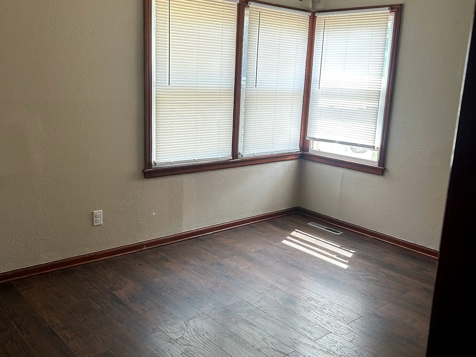 2 bed, 749 sqft, $1,025 — Photo 3