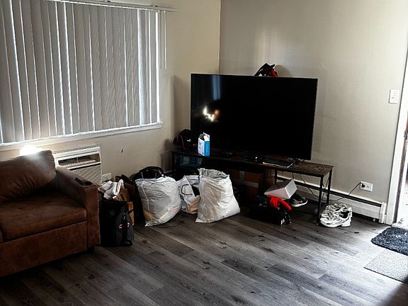 4th image of 1384 Brown St